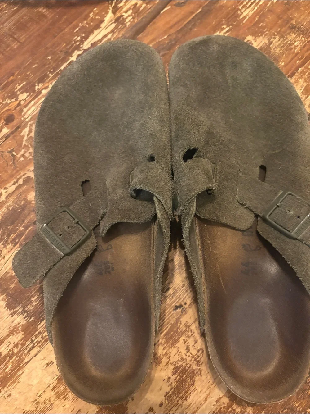Birkenstock Kids Suede Clogs in Olive